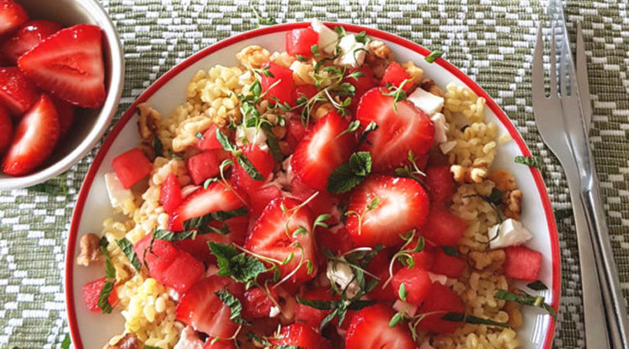 In De Kijker Recept01 Bulgur Salade Met Aardbeien En Watermeloen